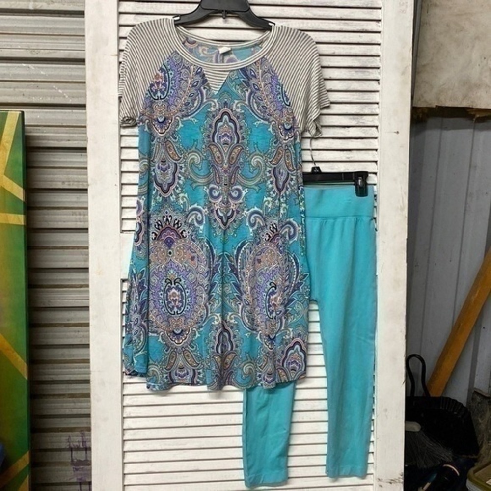 Blue Paisley Tunic and Leggings Set